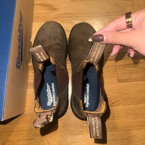 Blundstone Brown Chelsea Boots - Picture 5 of 9